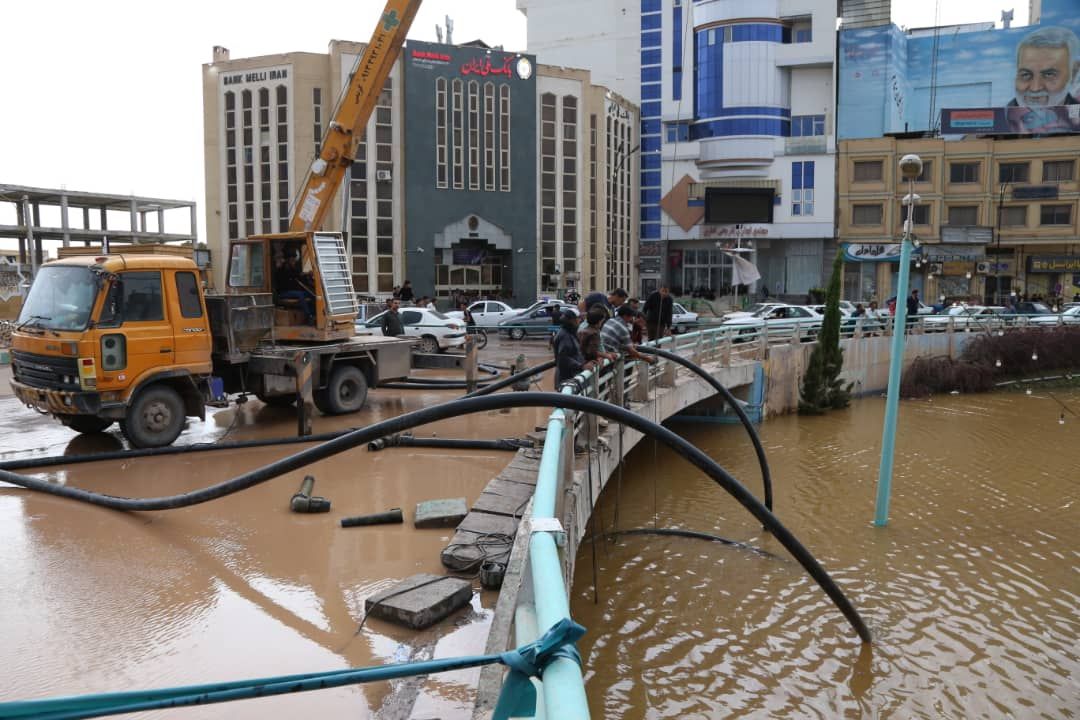رفع آبگرفتگی تمام معابر شهری/تخلیه بیش از 80 درصد آب زیرگذر مرکز رفسنجان