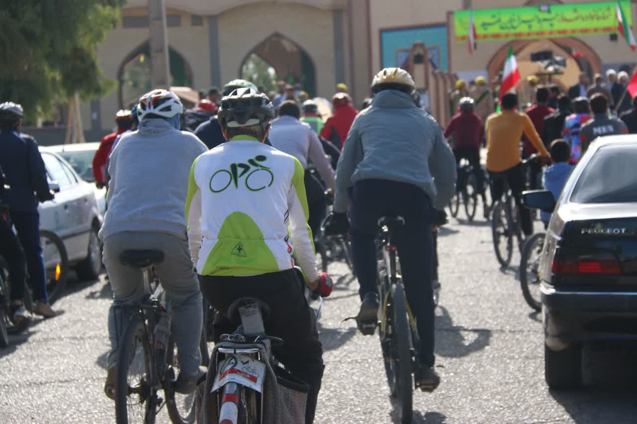 همایش دوچرخه‌سواری در رفسنجان/دیدار با خانواده شهداء