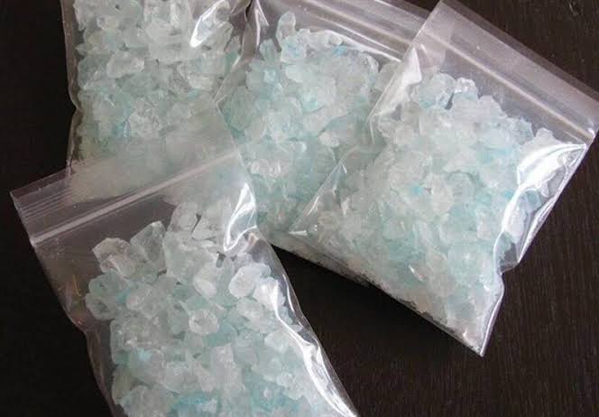 کشف ۱۵ کیلو شیشه از باند توزیع مواد مخدر در رفسنجان/پاکسازی محله‌های رفسنجان از فروشندگان مواد مخدر