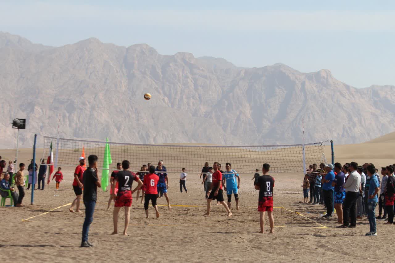 جشنواره فرهنگی، ورزشی و گردشگری رفسنجان در تپه‌های ماسه بادی برگزار شد