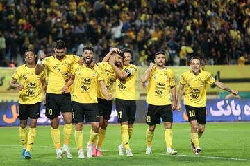 لیگ به نقطه جوش رسید اما مسی‌ها در اصفهان شکست خوردند