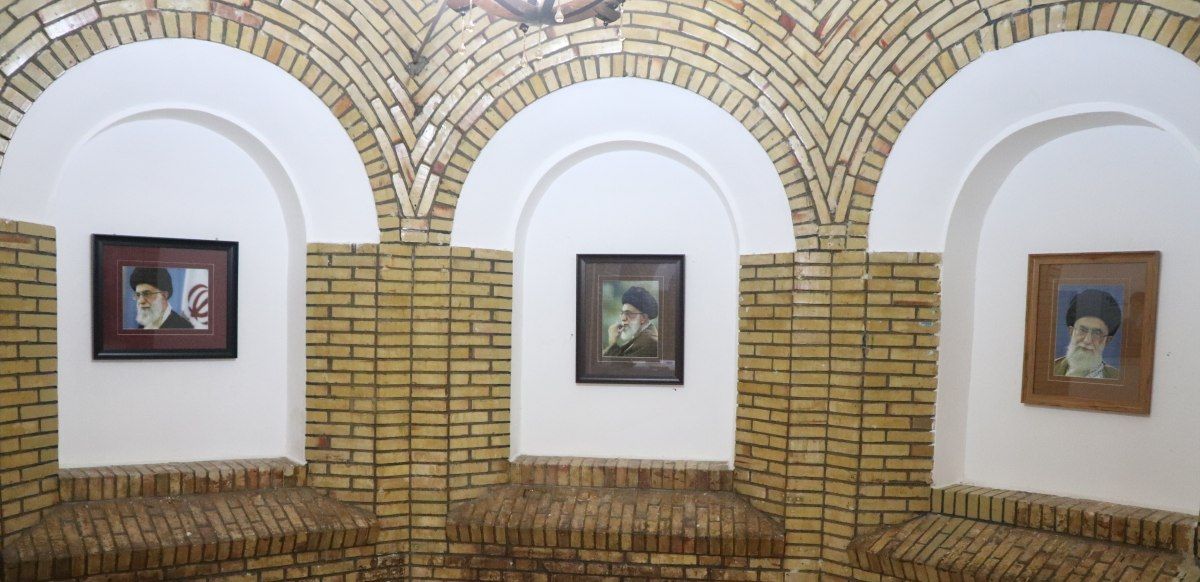 نمایشگاه عکس «رهبر من» در رفسنجان گشایش یافت