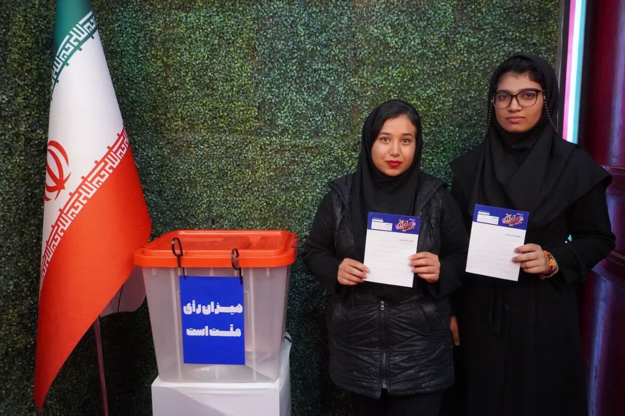 گزارش تصویری پنج|رأی نمادین در نمایشگاه «برای ایران»