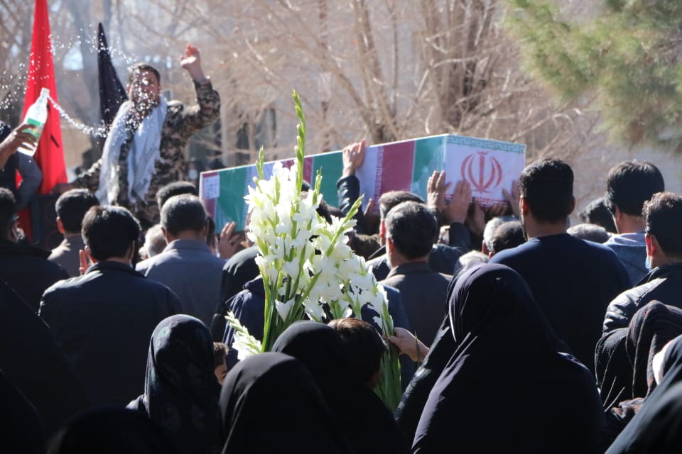 آب زنید ره را که میهمان   آمد