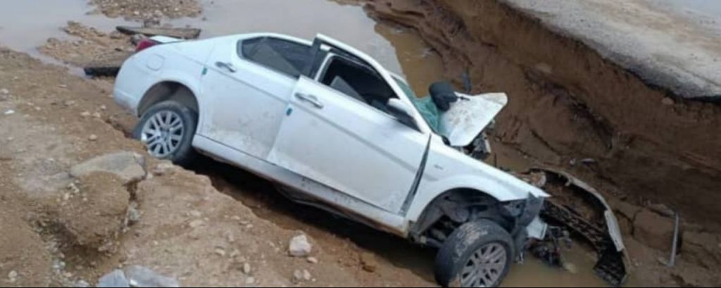 واژگونی سواری دنا با ۴ کشته و زخمی/کشف جنازه دو جوان در جاده رفسنجان_یزد