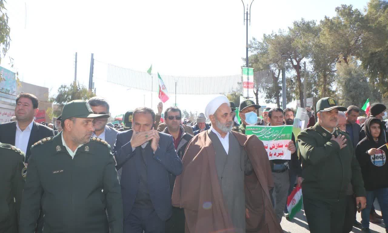 همه با حضور در راهپیمایی ۲۲ بهمن وجهه انقلابی‌گری خود را نشان دادند