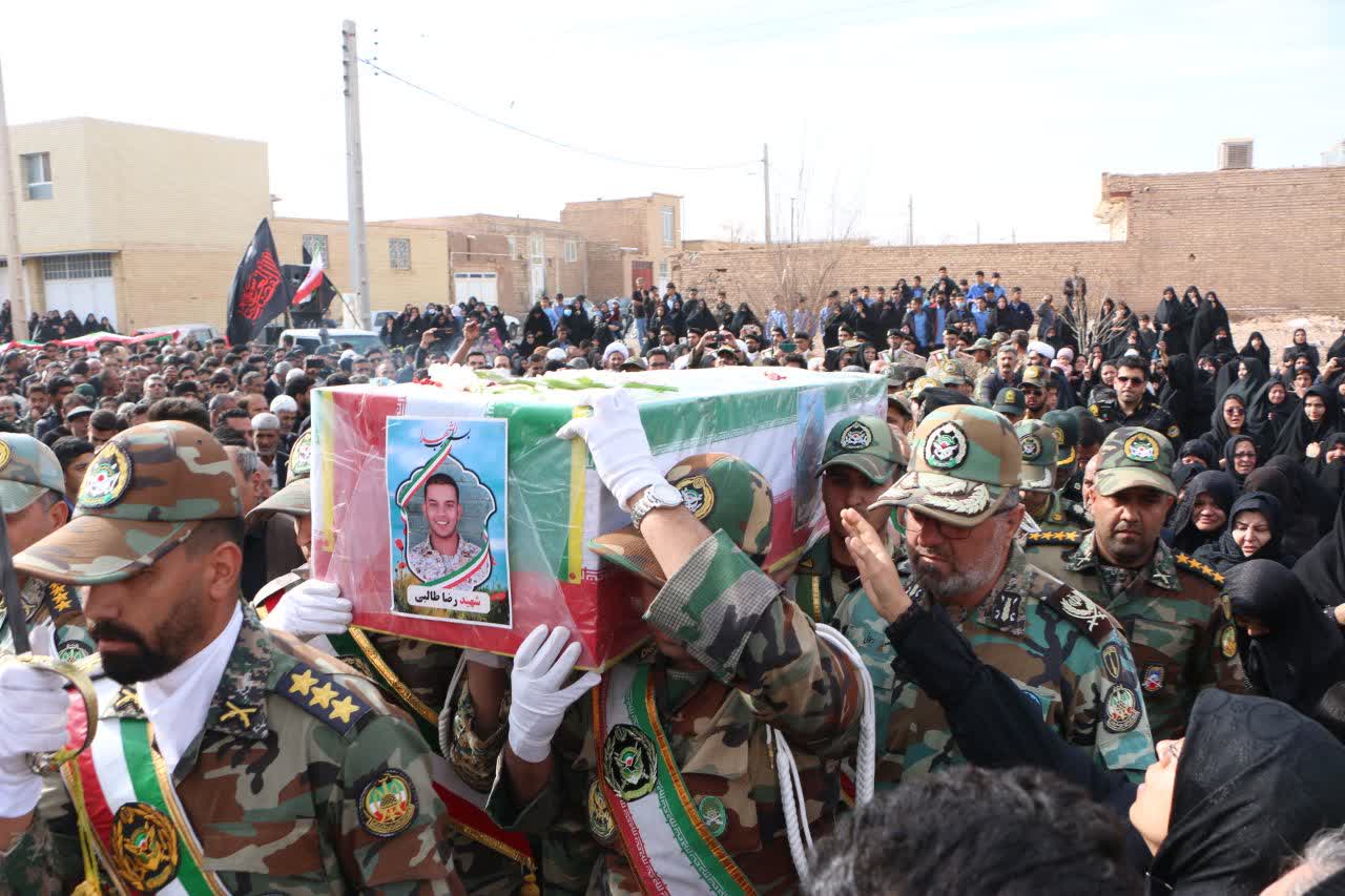 پیکر سرباز حادثه پادگان کرمان در رفسنجان به خاک سپرده شد