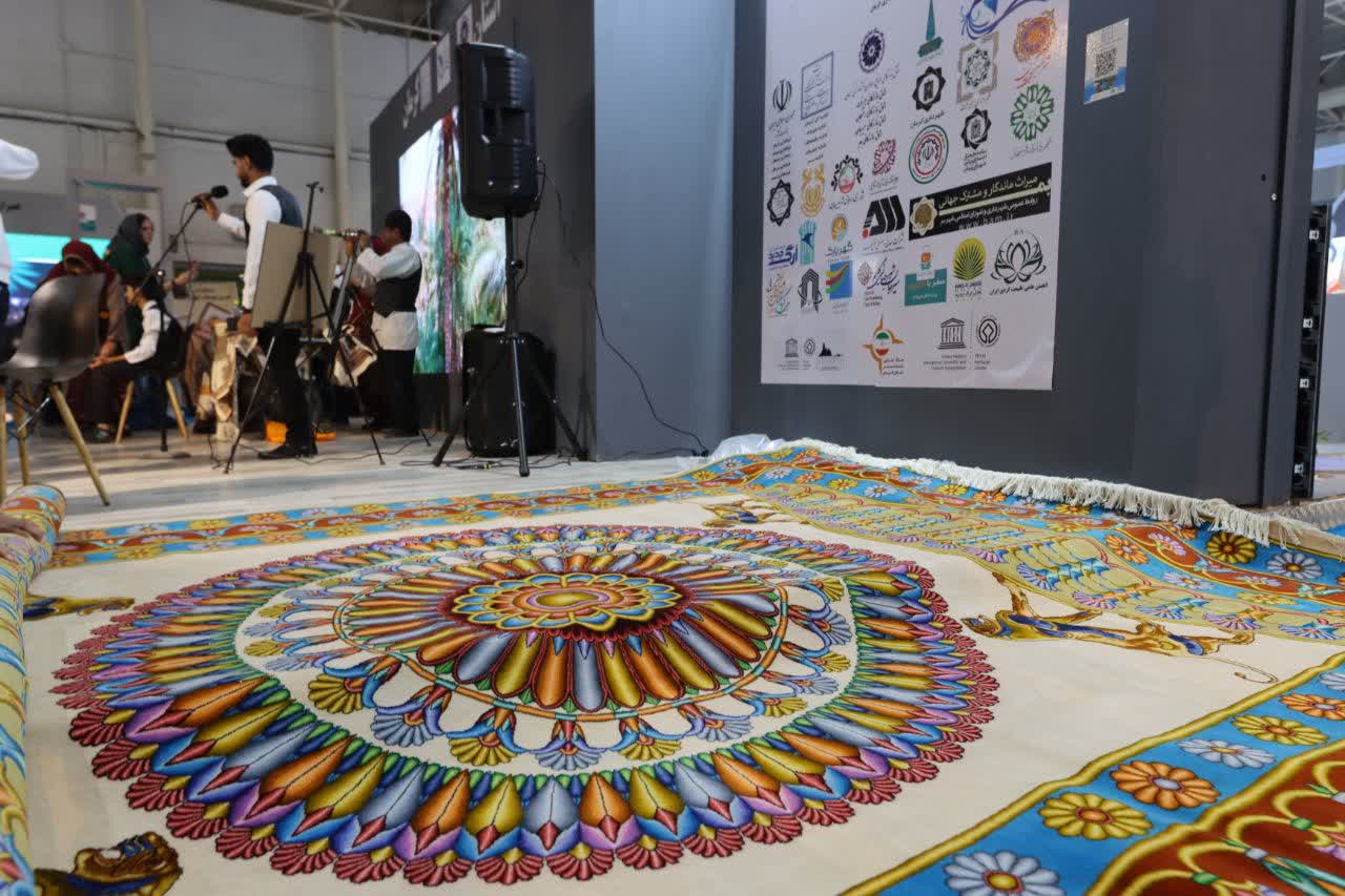 فرش فاخر مانانیک رفسنجان در نمایشگاه بین‌المللی‌ گردشگری رونمایی شد